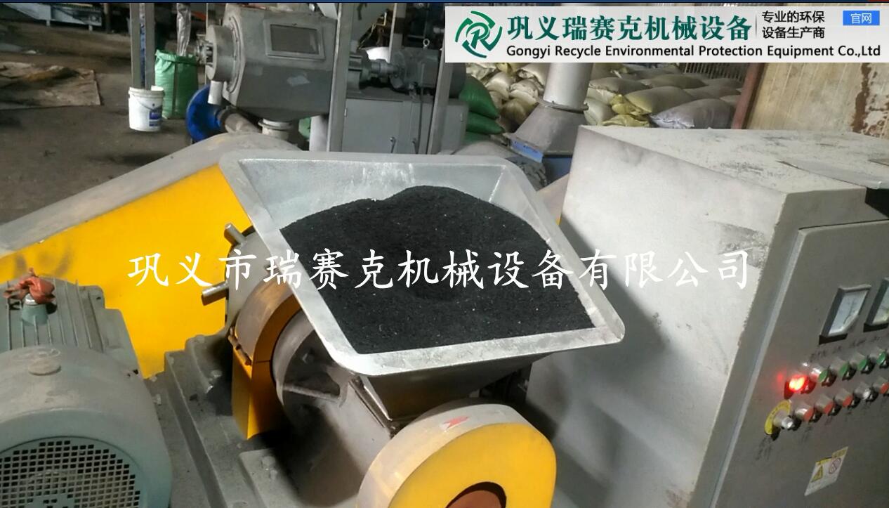 遼寧精細(xì)膠粉磨粉機組現(xiàn)場_橡膠磨粉機組