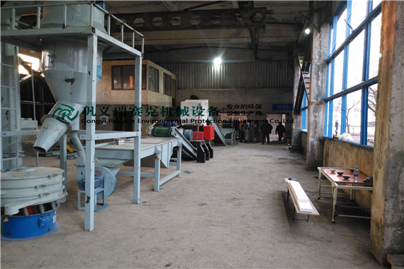 廣東汕頭廢輪胎橡膠顆粒生產(chǎn)設(shè)備投產(chǎn)現(xiàn)場